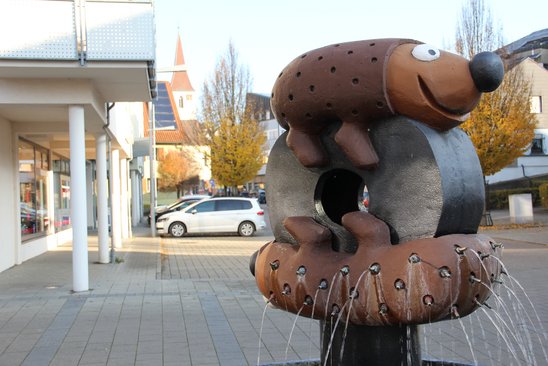 Kunstwerk Brunnen mit Igel